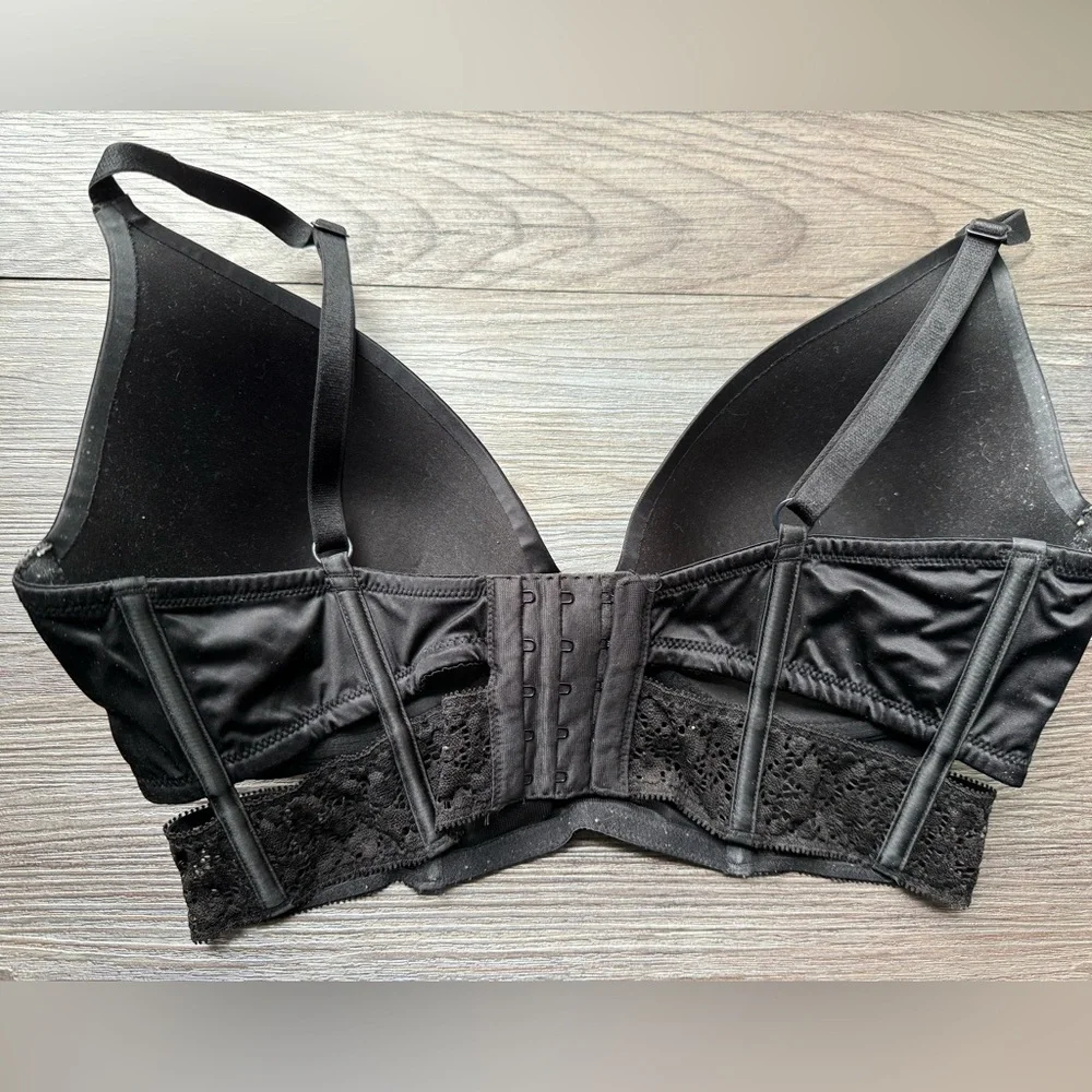 Very sexy Bra by‎ Victoria secret size 34DD
